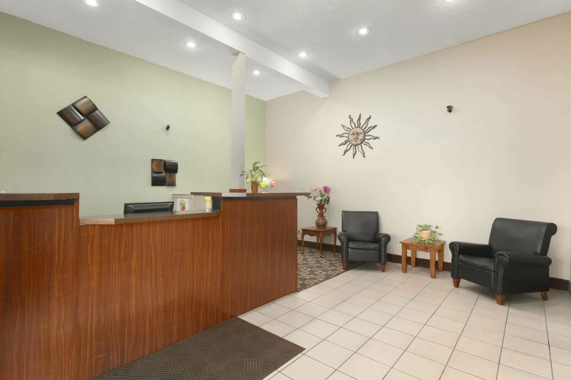 Super 8 By Wyndham Sioux Falls Near Convention Center Esterno foto